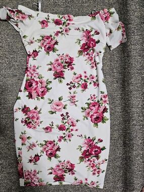 Bisou Bisou White One-Shoulder Floral Bodycon Dress with Pink Rose Print